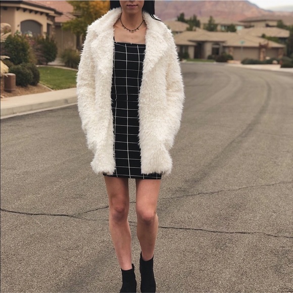 HALF OFF LAST ONEπͺπͺ Ivory Shag Sherpa Coat - Picture 3 of 5